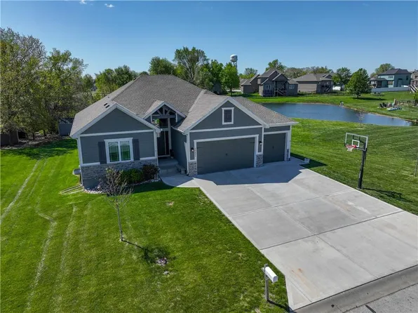 12004 Astor Ct, Peculiar, MO 64078