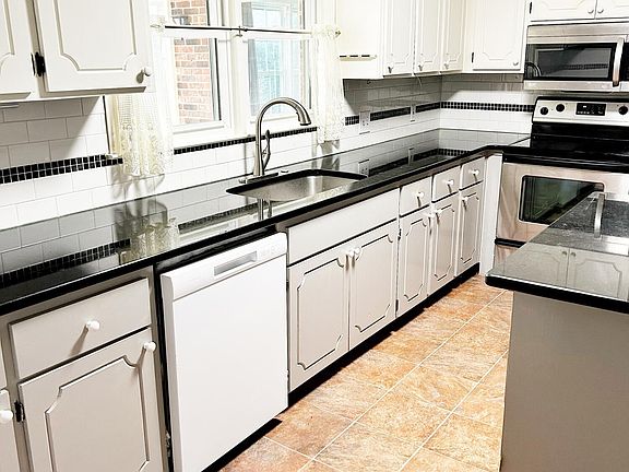 4th image of 1100 N Glenwood Trail