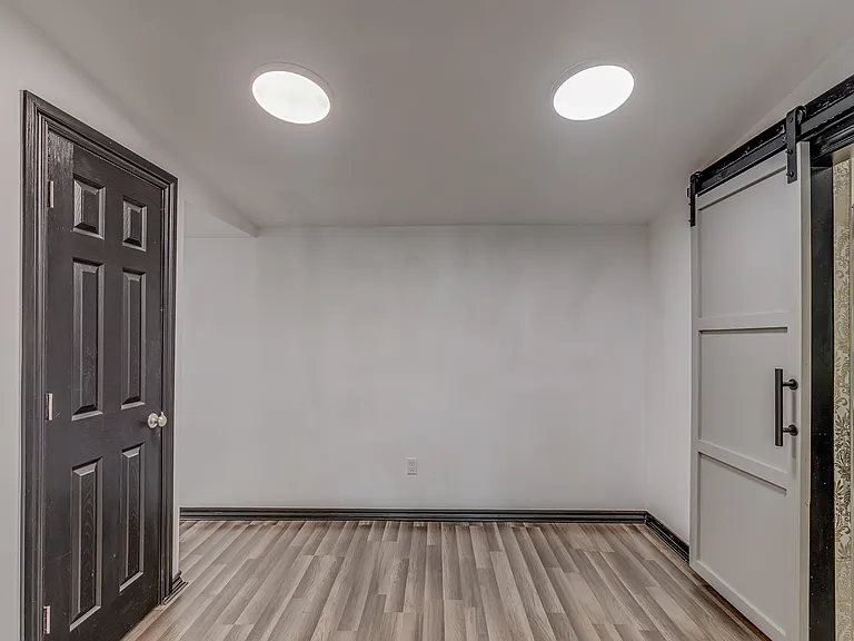 1521 N Blackwelder Ave — Photo 32