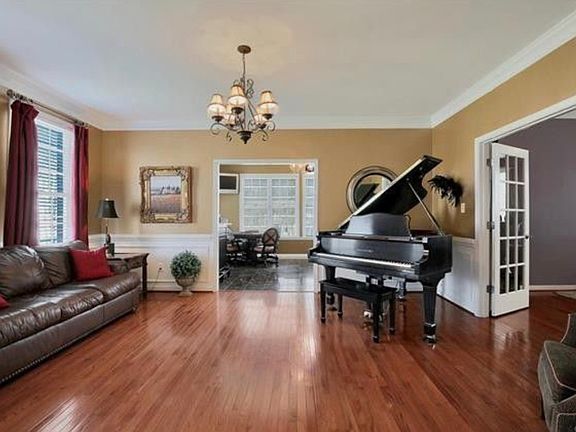 3rd image of 11301 Woodford Pl