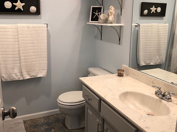 3rd image of 15779 Horton Ct