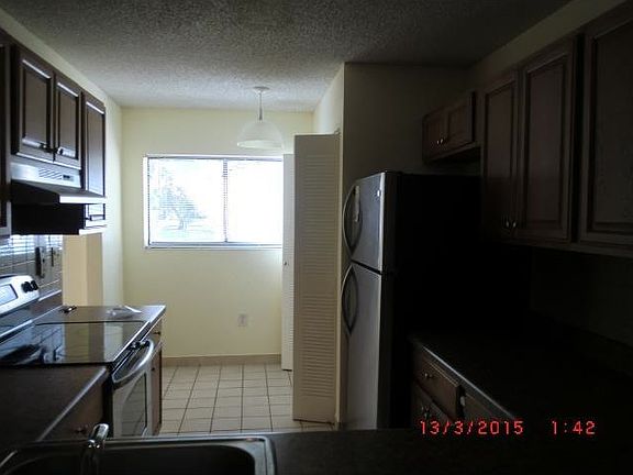 3rd image of 405 Palm Cir E #405