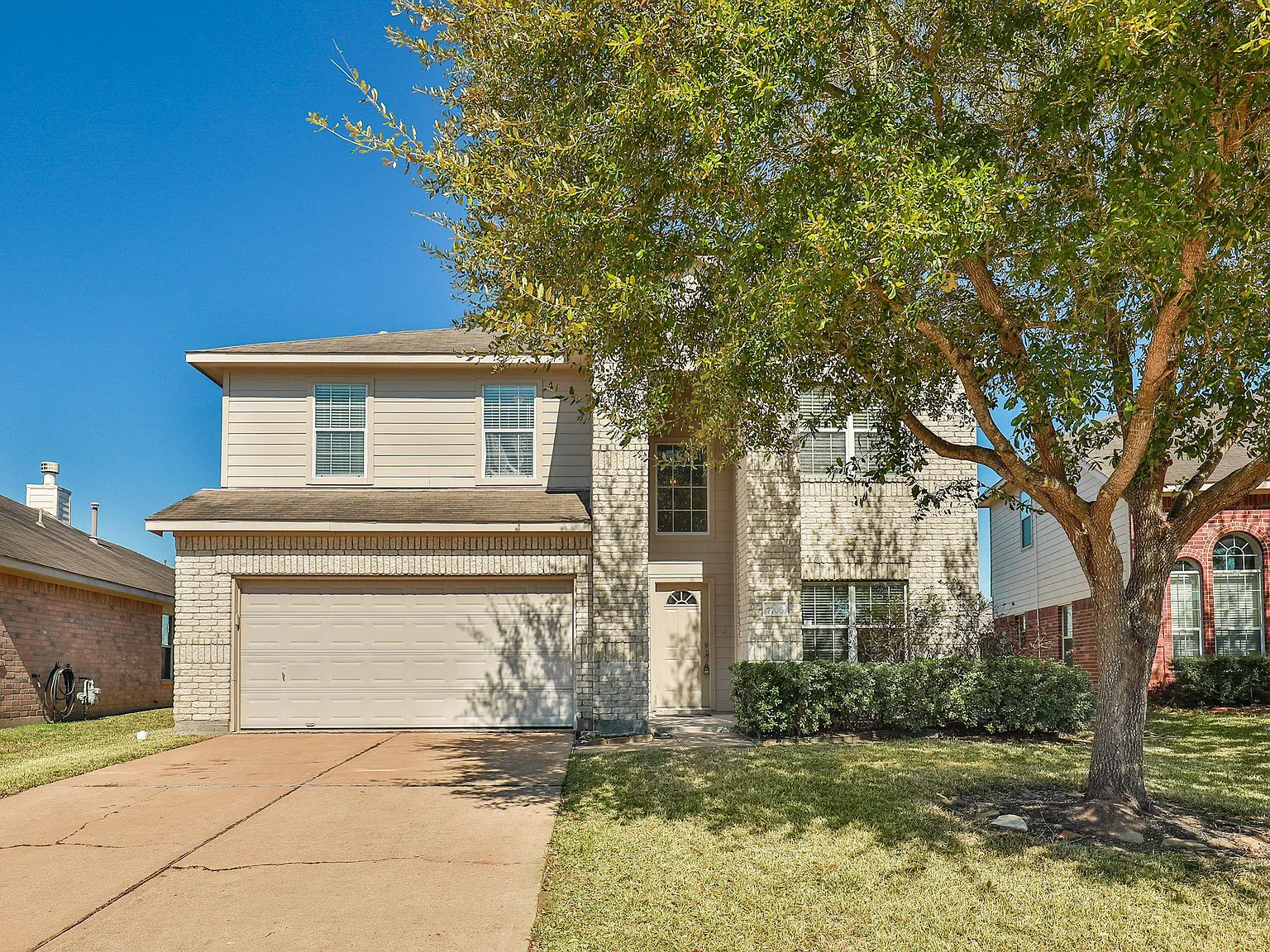 4 bed, 3.0 bath, 3045 sqft, $819 — Photo 2