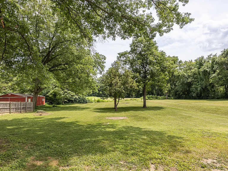 2702 E Main St — Photo 22