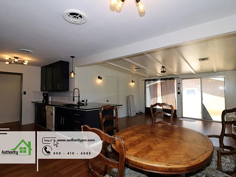 1848 Shady Ln — Photo 10