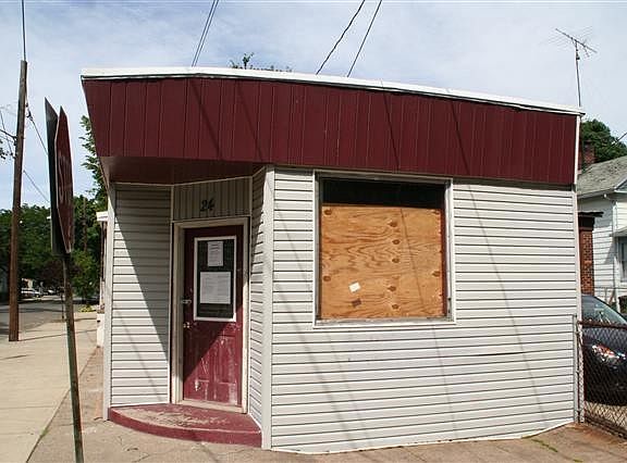 3rd image of 24 Salem St