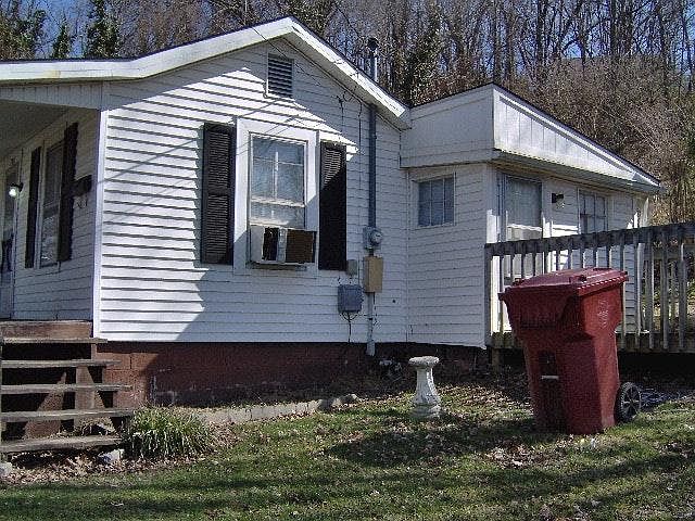 2nd image of 700 E Locust St