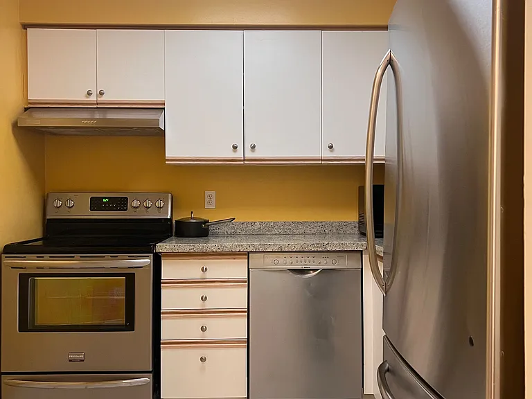 35 Empress Ave #303 — Photo 6