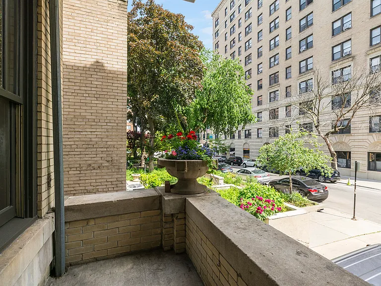 416 W Surf St #101 — Photo 20