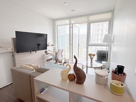 5th image of 652 Whiting Way #2408