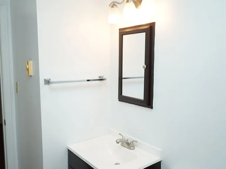1204 Carlton Ave — Photo 16