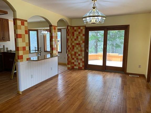 5th image of 102 Kensington Ct