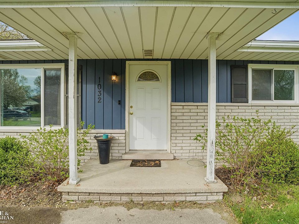 1st image of 1032 Summer St
