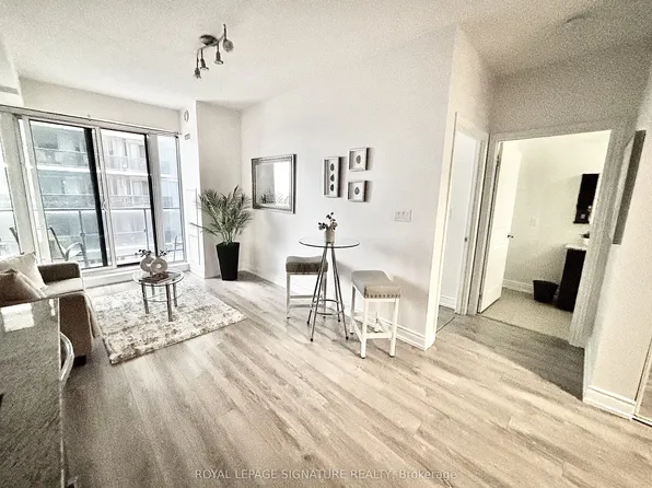 9600 Yonge St #710, Richmond Hill, ON L4C 0X3