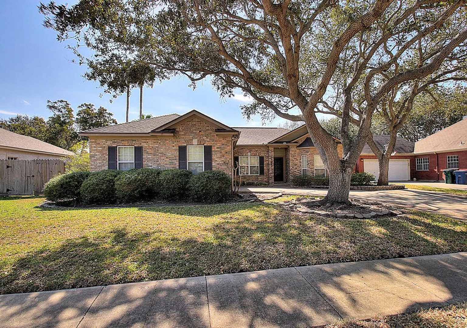 7642 Dallas - 4/Bed 3/Bath - $2695/month — Photo 3