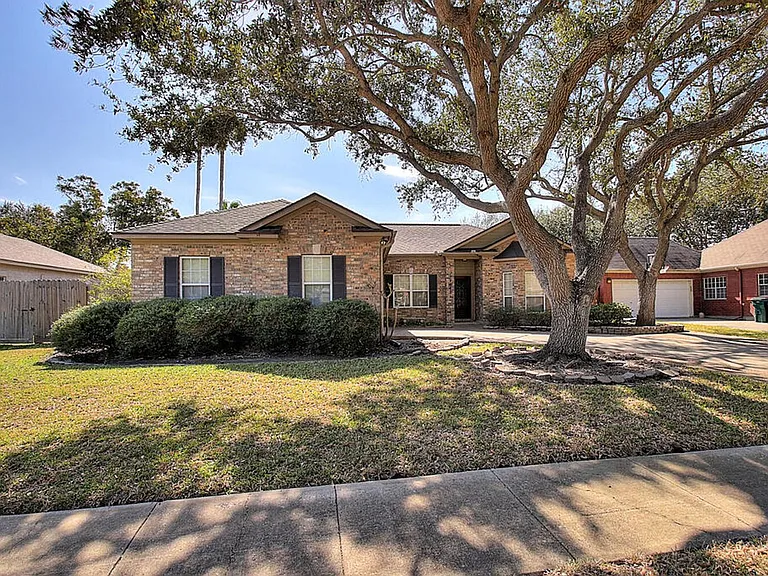 7642 Dallas St — Photo 3
