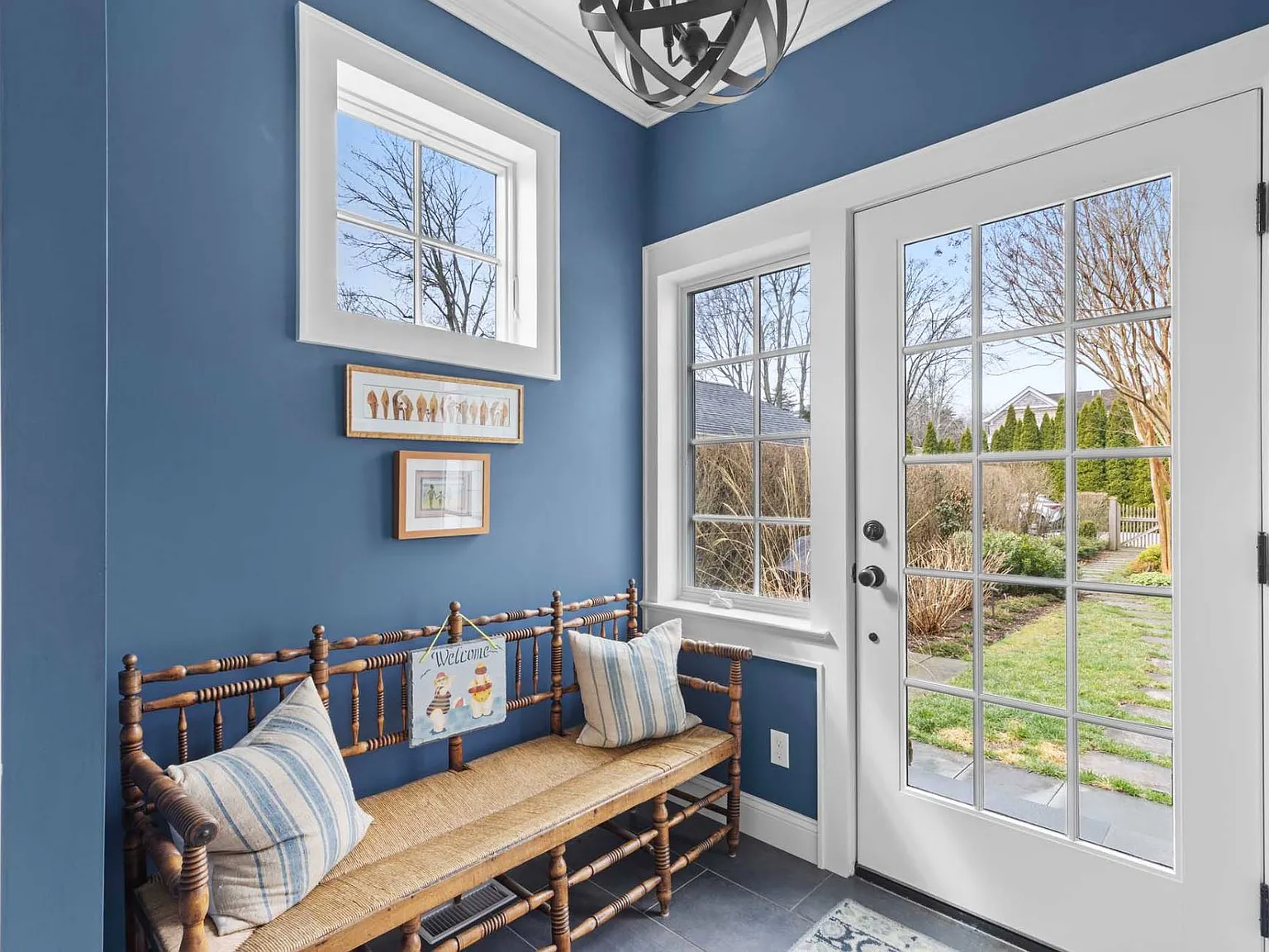 Pristine Southampton Village Retreat — Photo 3