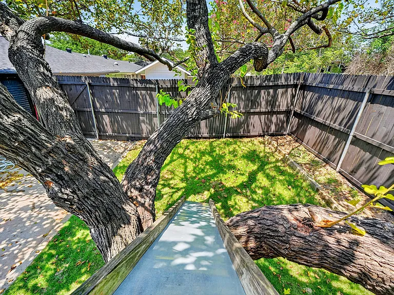 505 Whittle Way — Photo 34