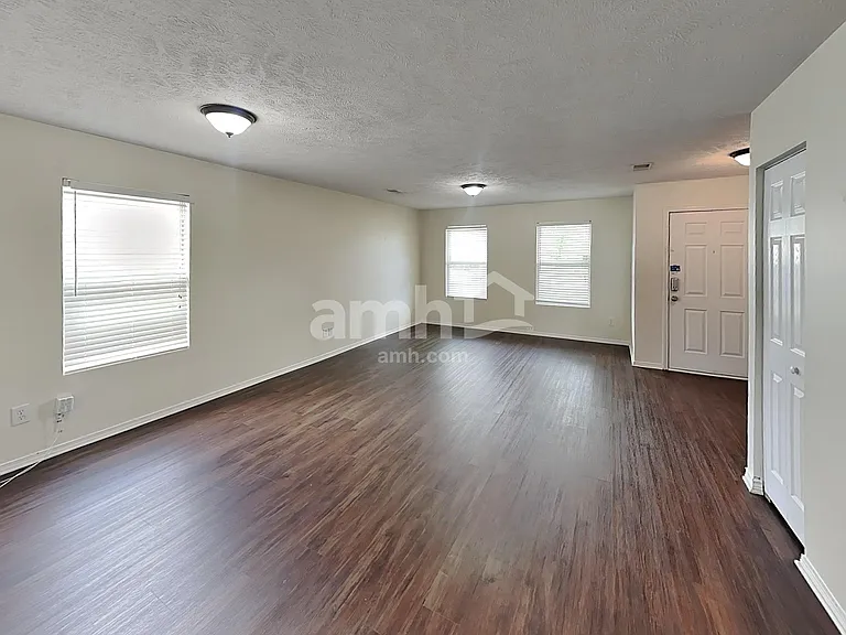 2651 Sutherland Dr — Photo 9
