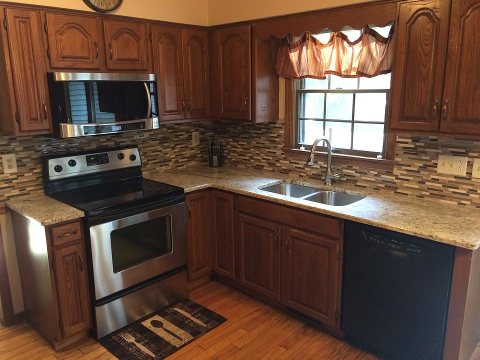 1st image of 8440 Hilltop Dr