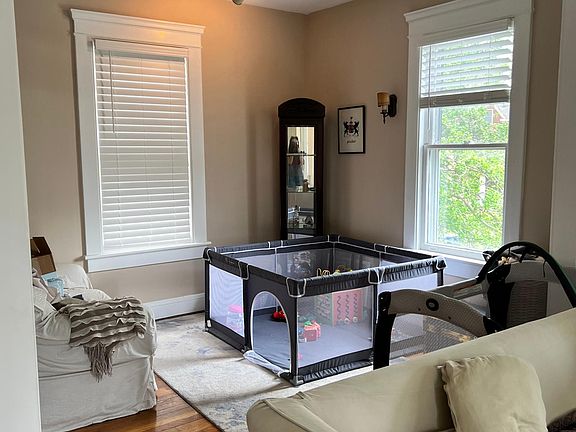 Den/bonus space to left of living room