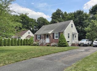 26 Greendale Ave, Pompton Plains, NJ 07444