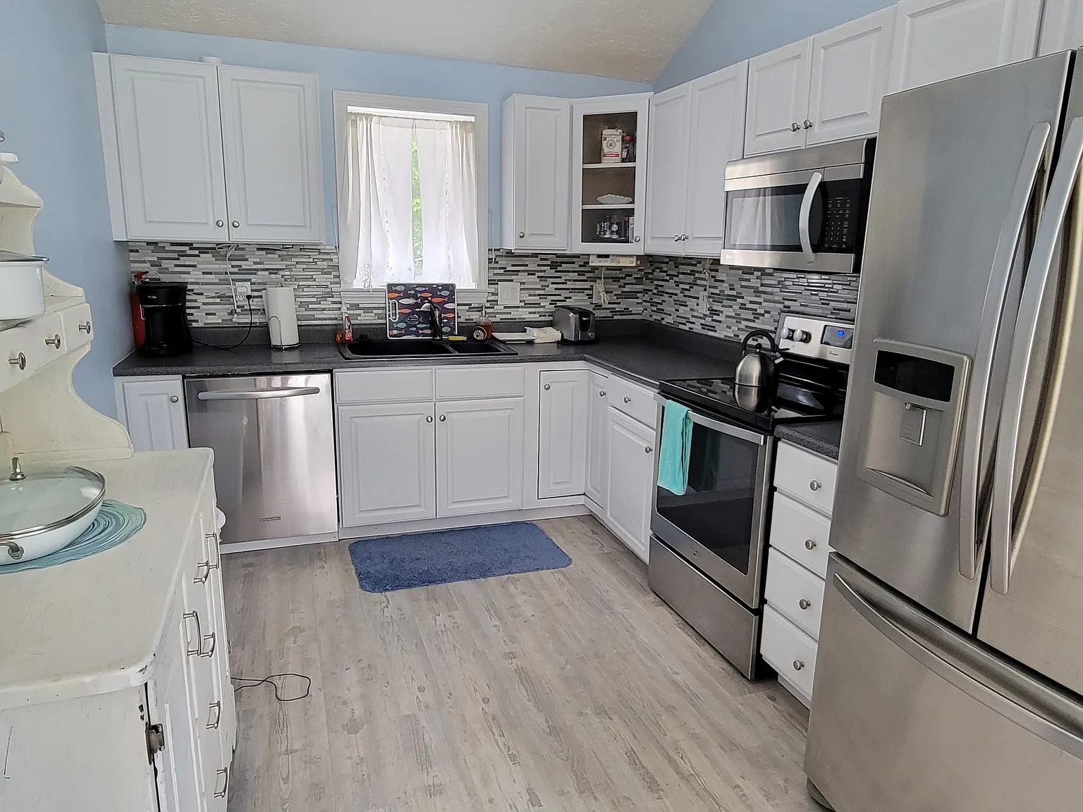 2 bed, $1,950 — Photo 2