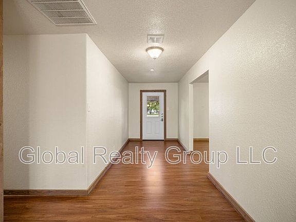 5th image of 153 Oak Valley Dr