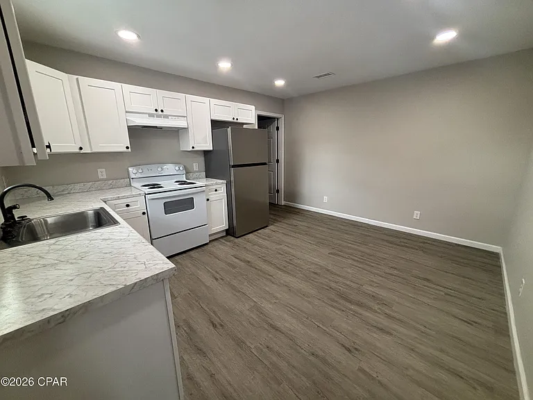 4105 W 22nd St — Photo 3