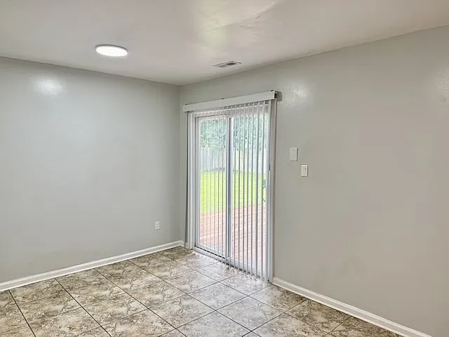 3 bed, 1400 sqft, $2,390 — Photo 4