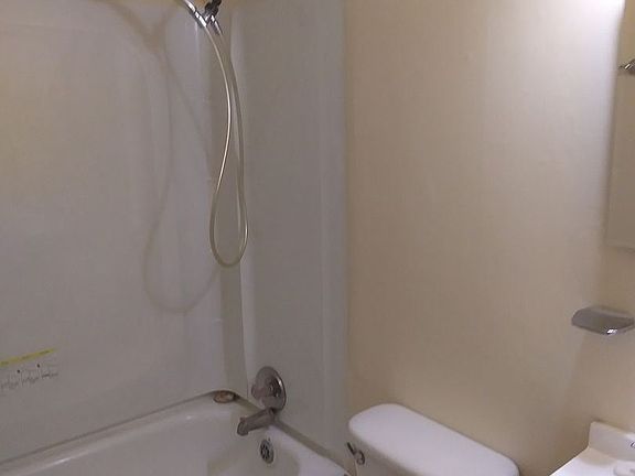 2nd image of 8 Brenton St
