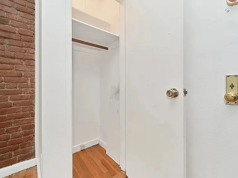 241 W 24th St #4BX — Photo 3