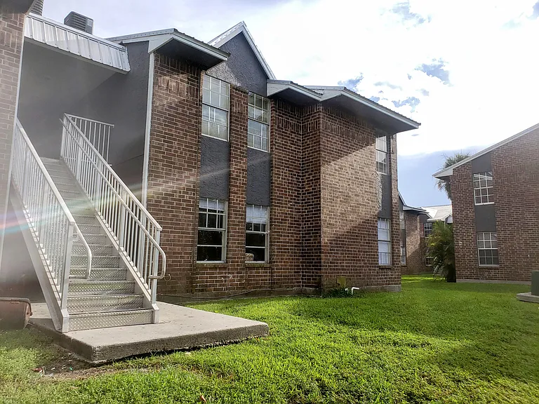 Lake View Villas — Photo 40