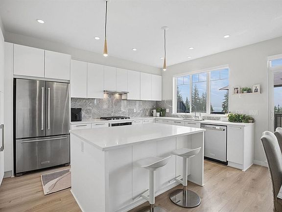 4th image of 1360 Mitchell St #1XX