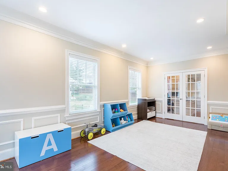 2138 Patrick Henry Dr — Photo 21