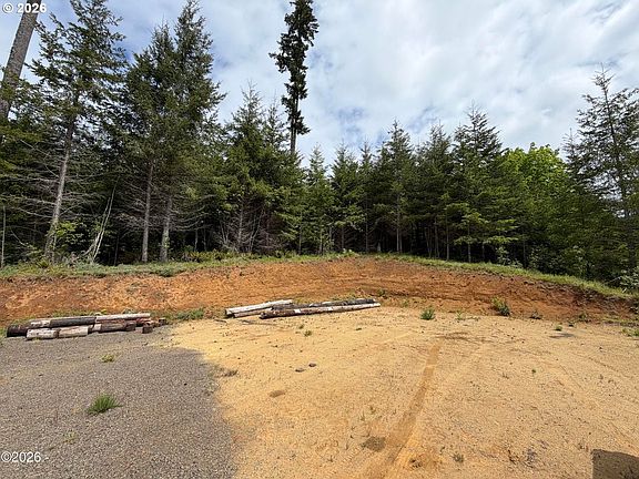 5th image of 301 Upper Nestucca River Rd