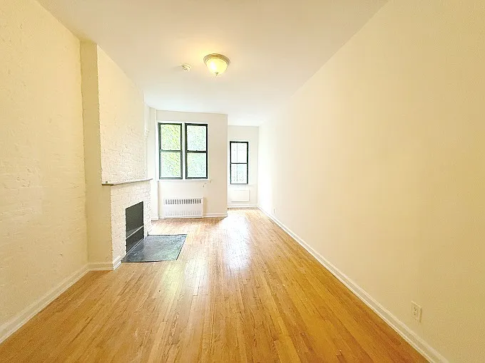 235 E 12th St #2C — Photo 1