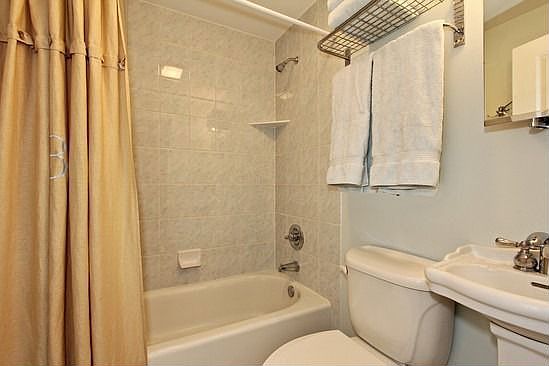 5th image of 5615 N Wayne Ave #G