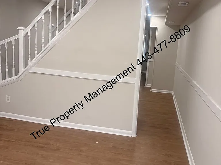 305 S Calhoun St — Photo 3