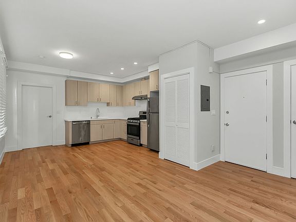 3rd image of 325 9th Ave APT 4
