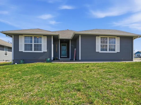 3832 NW Cherry Creek Dr, Topeka, KS 66618