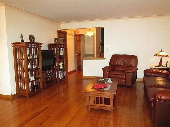 3rd image of 4930 N Natoma Ave #H