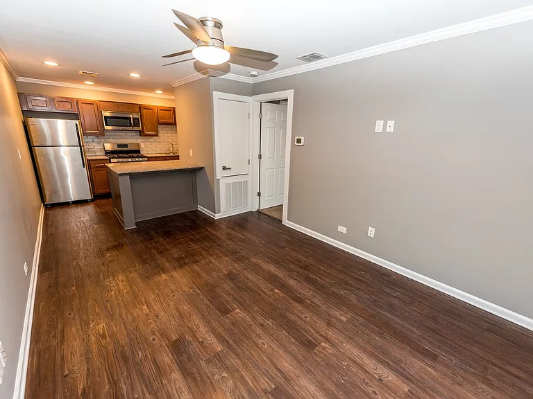 Axiom Apartments — Photo 20