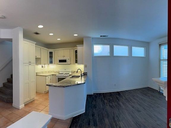 4th image of 207 Woodcrest Ln