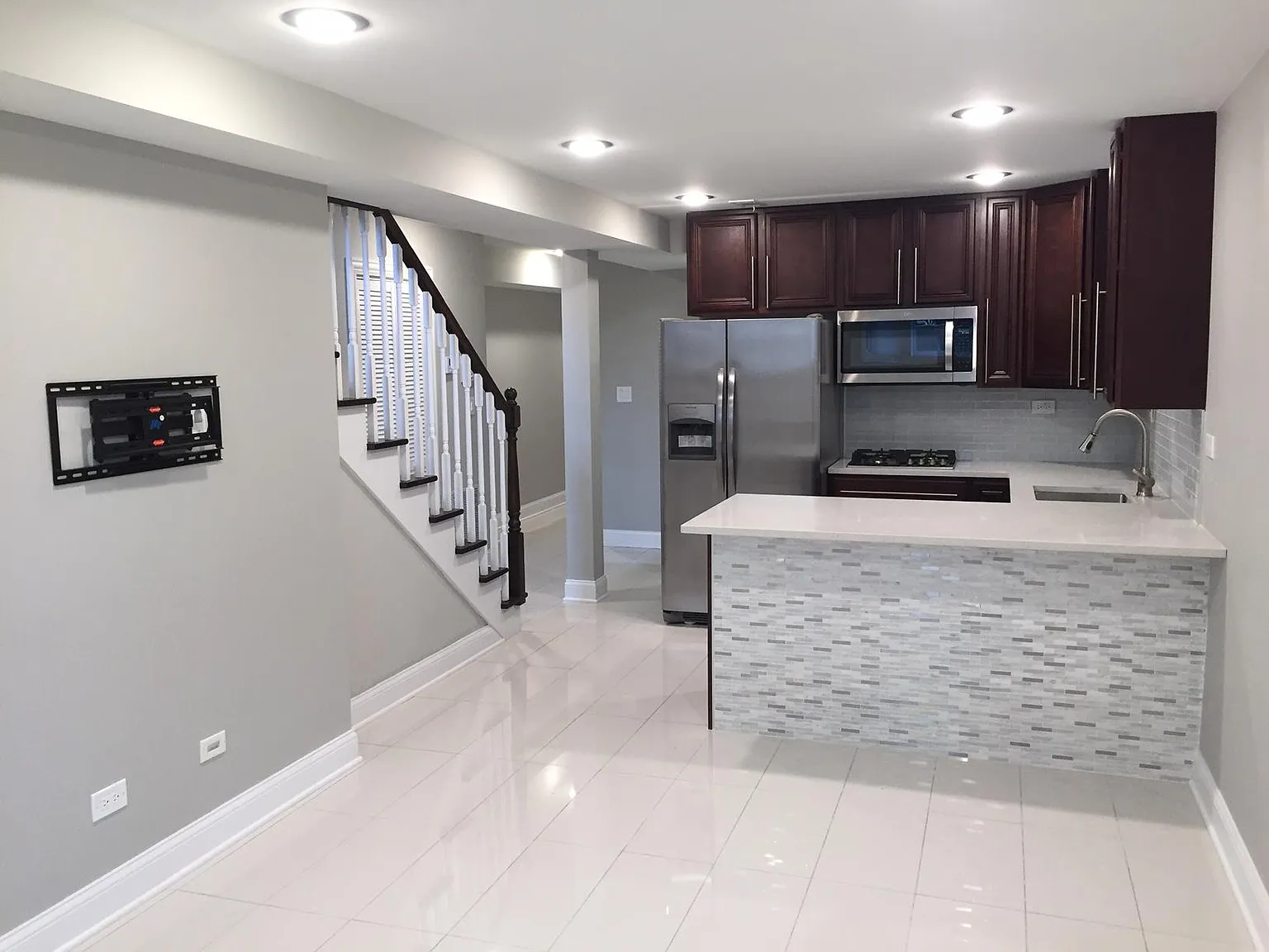 2 bed, 1100 sqft, $2,000 — Photo 2