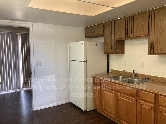 3rd image of 905 63rd Ave W