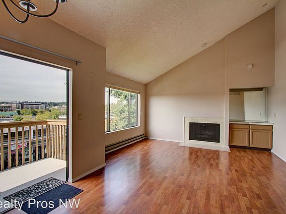 3rd image of 713 122nd Ave NE #B6