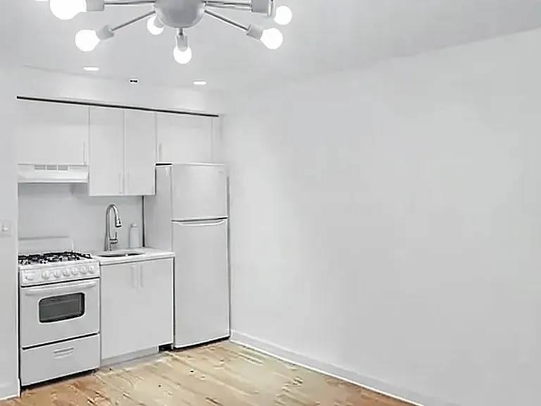 2 E 30th St #4B — Photo 2
