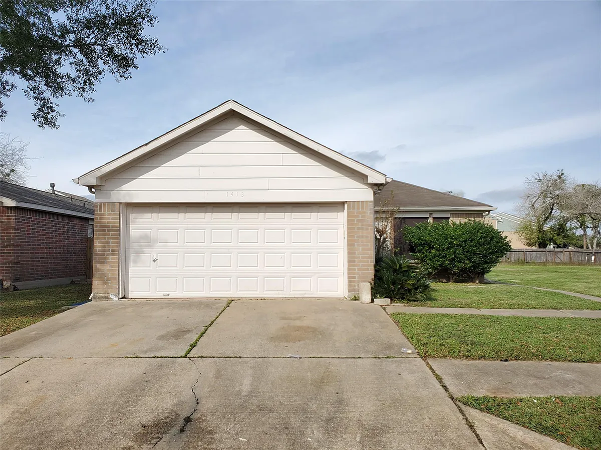 Building Photo - 1413 Bridle Path