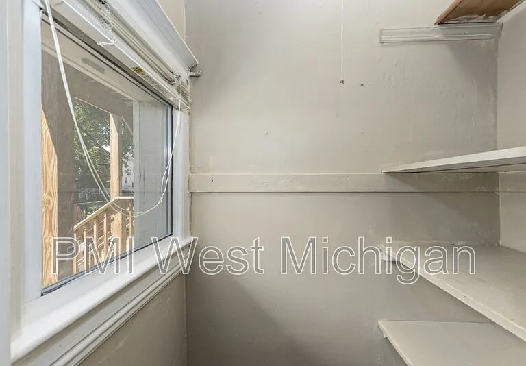 1051 Pine Ave NW — Photo 17
